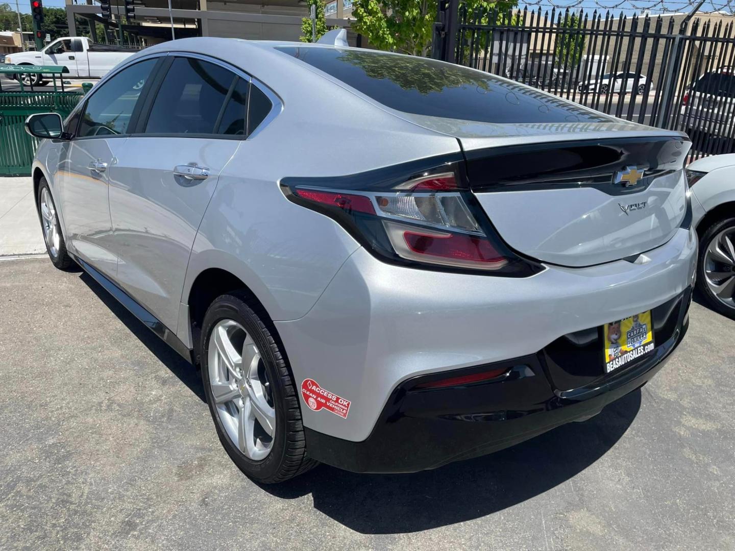 2018 SILVER /BLACK Chevrolet Volt LT (1G1RC6S57JU) with an 1.5L L4 DOHC 16V engine, CVT transmission, located at 744 E Miner Ave, Stockton, CA, 95202, (209) 944-5770, 37.956863, -121.282082 - PLUS TAXES AND FEES - Photo#10
